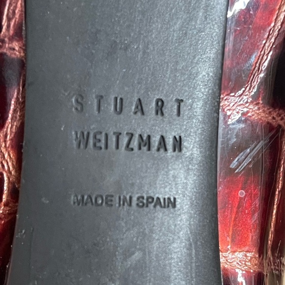 STUART WEITZMAN Maroon Leather
Crocodile Embossed Loafers with Buckle. Size 5.5M - Picture 12 of 13